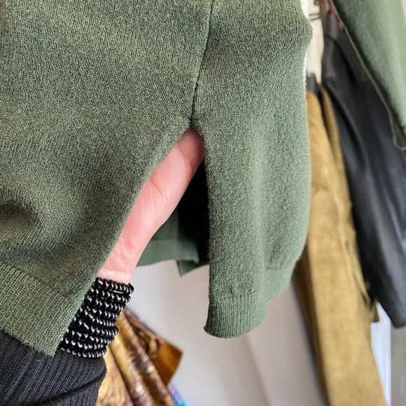 NWOT STACCATO OLIVE GREEN VNECK SWEATER. - Picture 4 of 7